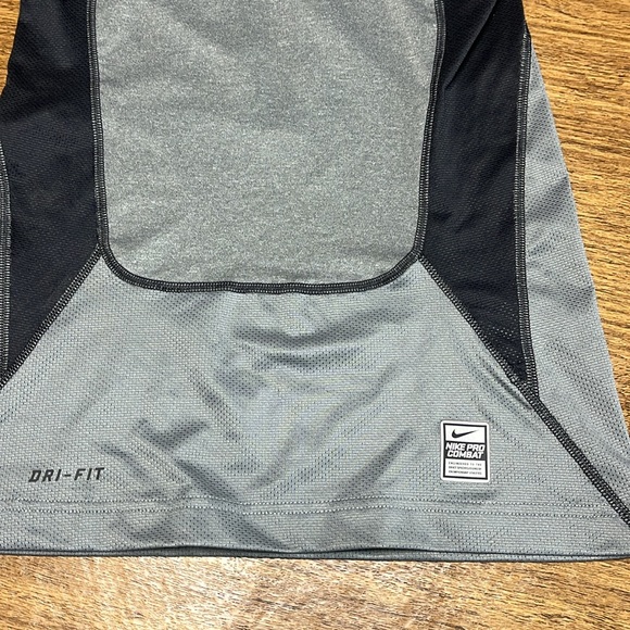 Nike Pro Combat Men’s Gray and Black Sleeveless Top - Picture 4 of 5